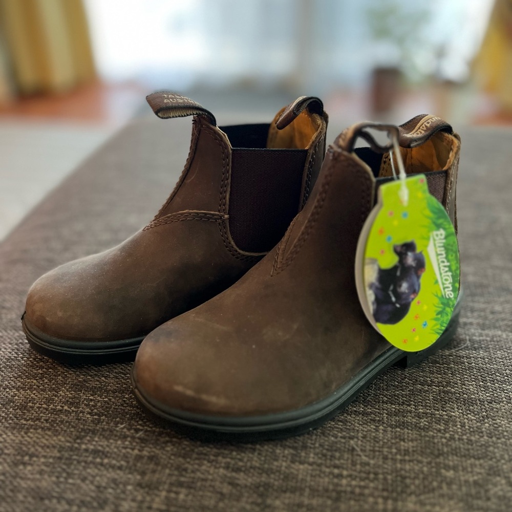 Blundstone Brown Chelsea Boots with Elastic Panels